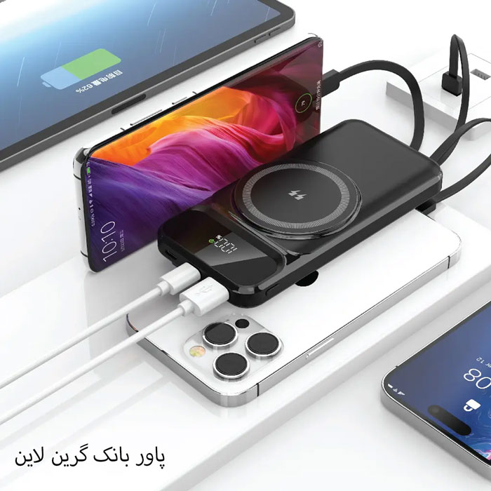پاوربانک در حال شارژ موبایل