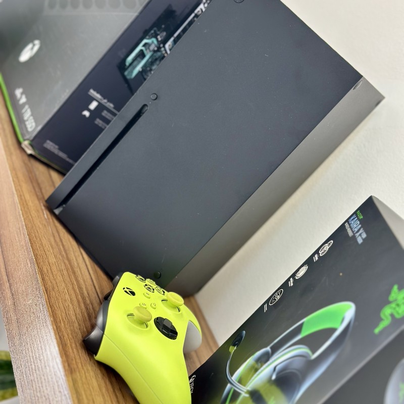کنسول بازی Xbox Series X | دست دوم در حد نو + هدست و دو دسته