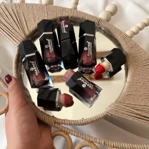رژگونه اسنس با رنگ طبیعی و بافت سبک