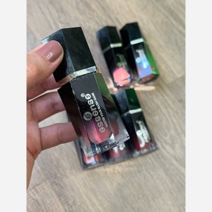رژگونه اسنس با رنگ طبیعی و بافت سبک