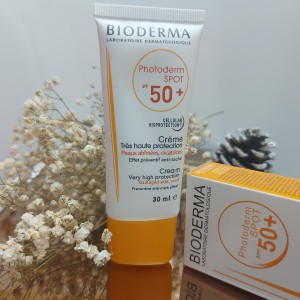 ضدآفتاب بیودرما SPF 50+ مدل Photoderm AR