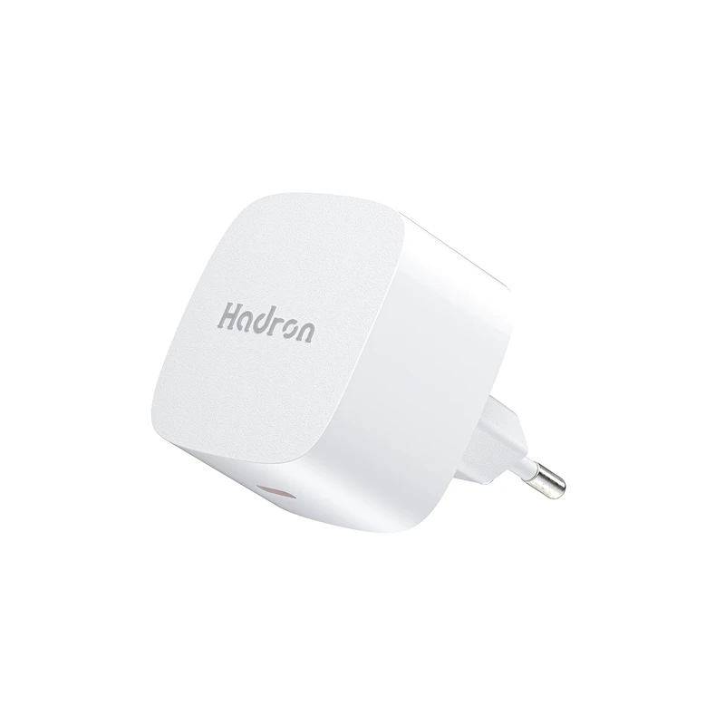 شارژر دیواری هادرون مدل C1011 با اتصال به پریز دوشاخه و تکنولوژی شارژ سریع USB PD 1.0، دارای درگاه خروجی USB Type-C