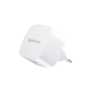 شارژر دیواری  هادرون مدل C1011 با اتصال به پریز دوشاخه و تکنولوژی شارژ سریع USB PD 1.0، دارای درگاه خروجی USB Type-C