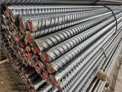 میلگرد چیست؟ بررسی کامل انواع میلگرد و کاربردهای آن در ساختمان‌سازی