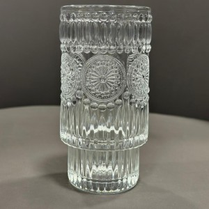 لیوان پنجره ای