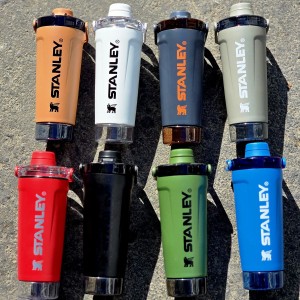 شیکر استنلی ۵۹۰ میلی لیتر مخزن دار مدل  Stanley Activate Shaker Bottle