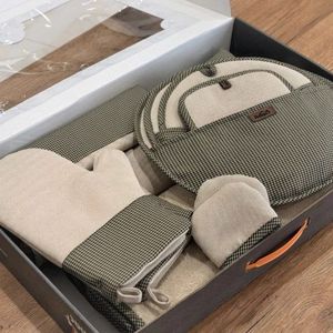 سرویس 11 پارچه دستگیره و پیش بند کرم Amac