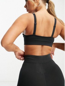 نیم تنه نایک