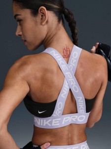 نیم تنه نایک