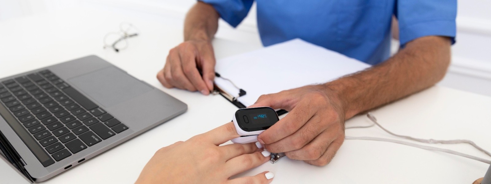 روش درست استفاده از پالس اکسیمتر در خانه