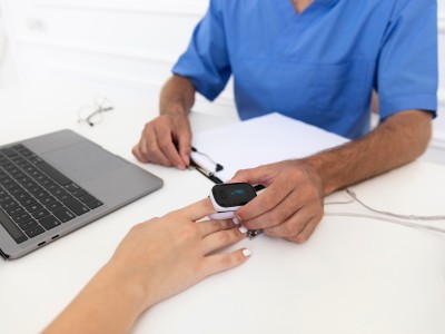 روش درست استفاده از پالس اکسیمتر در خانه