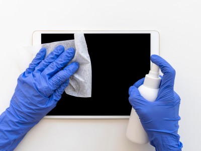 راه درست ضدعفونی کردن موبایل، کنترل و وسایل پرمصرف