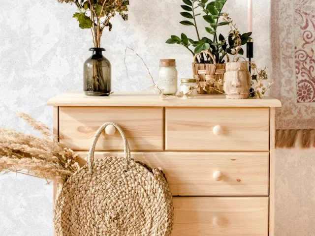 کاغذ دیواریکربن2/ carbon2 طرح پتینه سفید کد ۱۰۱۲۶