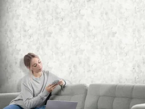 آلبوم کاغذدیواری کربن 1طرح پتینه نقره‌ای کد ۱۰۰۴۲