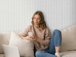 آلبوم کاغذدیواری کربن 1 طرح بافت نقره‌ای کد ۱۰۰۵۴