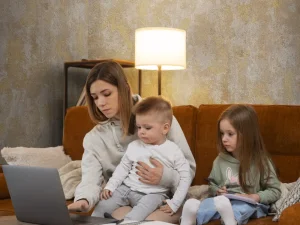 کاغذ دیواری کربن 3/carbon3 طرح پتینه قهوه‌ای کد ۱۰۳۲۵