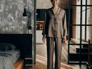 کاغذ دیواری کربن 3/carbon3 طرح پتینه خاکستری کد ۱۰۳۳۲