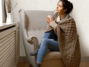 کاغذ دیواری هاش دو او H2O طرح ساده کرم / کد 904C