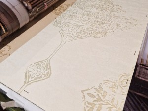 کاغذ دیواری طرح داماسک طلایی