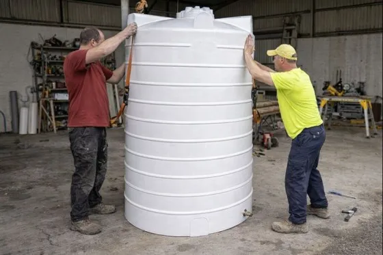 منبع آب پلی اتیلن 4000 لیتری عمودی رادمان پلاست