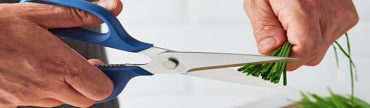 ۷۱- چگونه از قیچی آشپزخانه استفاده کنیم؟