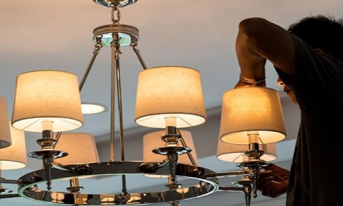 70-چگونه یک لوستر سقفی را نصب کنیم؟