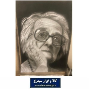 تابلو نقاشی سیاه قلم بانوی سالخورده اثر دکتر آزیتا محمودپور