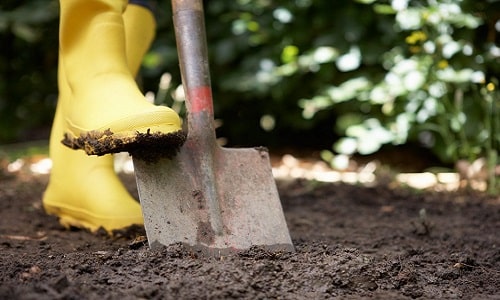 راهنمای استفاده از بیل - تکنیک‌ها، نکات ایمنی و انتخاب مناسب‌
