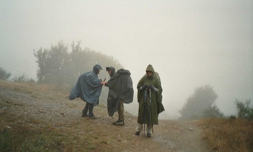 کاربردهای لباس&zwnj;های نایلونی و پانچو بارانی