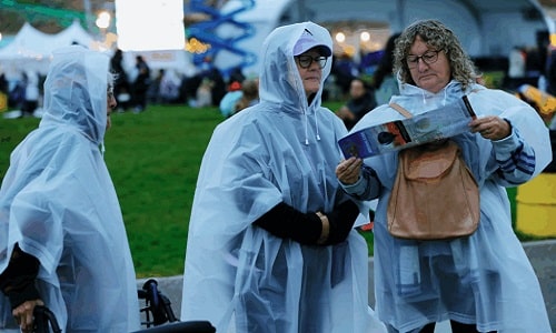 دلایل استفاده از لباس نایلونی و پانچو بارانی