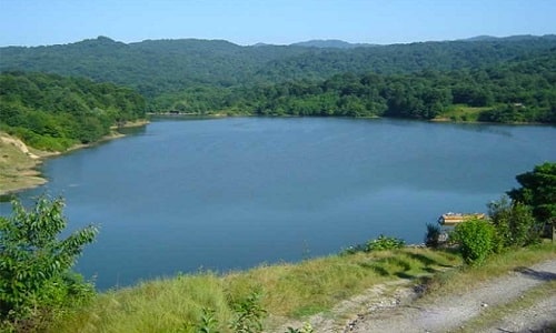 دریاچه گل پل - به رنگ آبی زلال در میان جنگل سبز gol pol lake