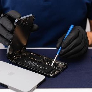 تعویض LCD آیفون سری 7 تا 15