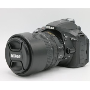 دوربین عکاسی نیکون دست دوم Nikon D5300 kit 18-140mm f/3.5-5.6 G VR(شات 15000) همراه با لنز نیکون Nikon AF-S DX NIKKOR 35mm f/1.8G Lens