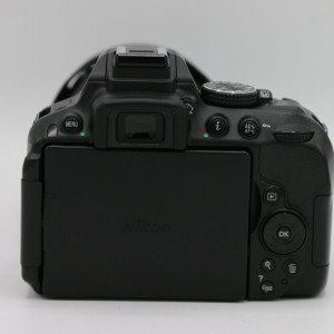 دوربین عکاسی نیکون دست دوم Nikon D5300 kit 18-140mm f/3.5-5.6 G VR(شات 15000) همراه با لنز نیکون Nikon AF-S DX NIKKOR 35mm f/1.8G Lens