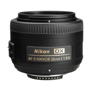 دوربین عکاسی نیکون دست دوم Nikon D5300 kit 18-140mm f/3.5-5.6 G VR(شات 15000) همراه با لنز نیکون Nikon AF-S DX NIKKOR 35mm f/1.8G Lens