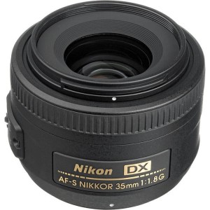 دوربین عکاسی نیکون دست دوم Nikon D5300 kit 18-140mm f/3.5-5.6 G VR(شات 15000) همراه با لنز نیکون Nikon AF-S DX NIKKOR 35mm f/1.8G Lens
