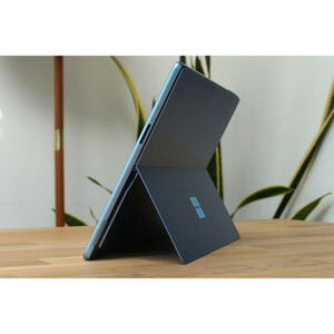 تبلت 13 اینچی مایکروسافت مدل Surface Pro 11-Snapdragon X Elite OLED ظرفیت 256 گیگابایت و رم 16 گیگابایت