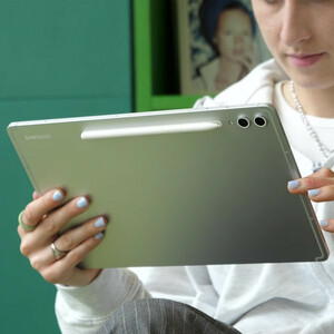 تبلت 12.4 اینچ سامسونگ مدل Galaxy Tab S10 Plus ظرفیت 256 گیگابایت و رم 12 گیگابایت به همراه کیبورد