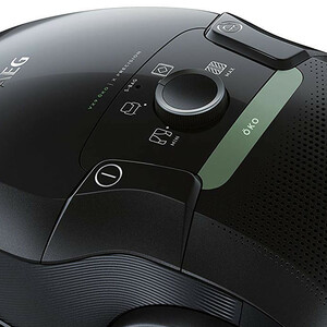 جاروبرقی 750 وات آ ا گ مدل VX9-4-OKO