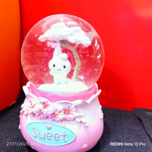 گوی برفی بزرگ پمپ دار موزیکال و چراغدار