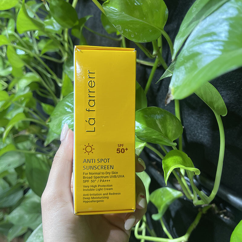 کرم ضد آفتاب و ضد لک بدون رنگ پوست نرمال تا خشک SPF50 لافارر