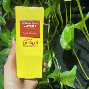 ضد آفتاب رنگی کاورکس +SPF50 مناسب پوست نرمال تا چرب الیوکس