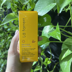 کرم ضد آفتاب و ضد لک بدون رنگ پوست چرب و جوشدار SPF50 لافارر