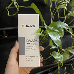 فلوئید ضدآفتاب ضدلک رنگی(بژ طبیعی) وایت ویت spf50