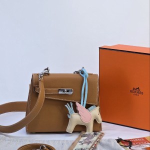 کیف دیور مدل اسپرت