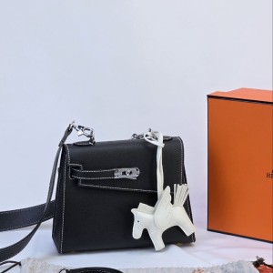 کیف دیور مدل اسپرت