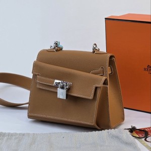 کیف دیور مدل اسپرت