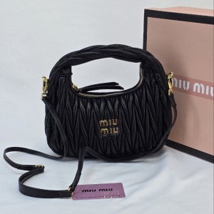 کیف میو میو مدل دستی