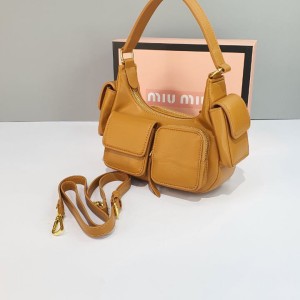 کیف میو میو مدل اسپرت