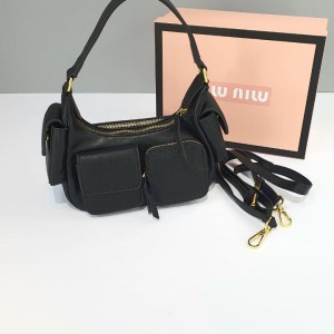 کیف میو میو مدل اسپرت